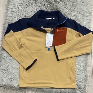 Cotopaxi Men's Beige and Navy Zip-Up Sweater